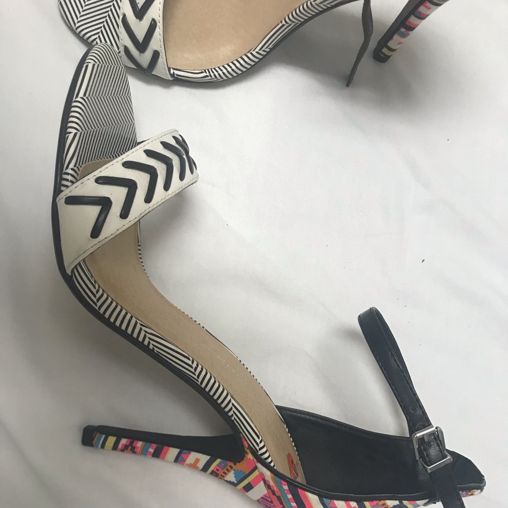 Chinese Laundry ankle strap stiletto sandals - Picture 3 of 4